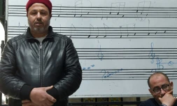 Un muezzin apprend à dire l'adhan, l'appel à la prière, de manière harmonieuse et "à la tunisienne", dans une école de musique traditionnelle à Tunis le 14 mars 2018