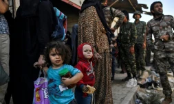 Des femmes et des enfants syriens après leur fuite de Raqa, le 12 octobre 2017  