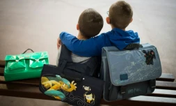 Aller à pied seul à l'école renforce la confiance en soi des enfants parce qu'ils doivent se préoccuper les uns des autres