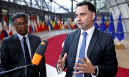 Le ministre français du Commerce extérieur, Laurent Saint-Martin, lors d'une réunion du Conseil des Affaires étrangères à Bruxelles le 15 mai 2025