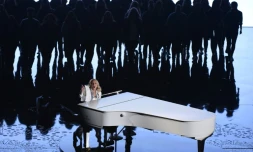 La chanteuse Lady Gaga sur la scène des Oscars, le 28 février 2016 à Hollywood en Californie