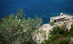 Emmanuel et Brigitte Macron sont arrivés jeudi soir au fort de Brégançon (Var), lieu de villégiature des présidents de la République