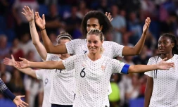 La milieu Amandine Henry exulte après son but lors du 8e de finale du Mondial face au Brésil, au Havre, le 23 juin 2019 