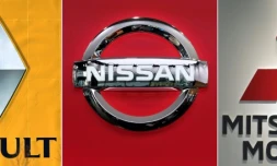 Combo des logos de Renault SA, Nissan Motor et Mitsubishi Motors  réalisé à Tokyo le 23 novembre 2018