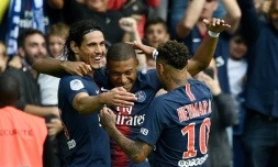 Cavani (g) Mbappé (c) et Neymar (d) buteurs lors de la victoire face à Angers 3-1 en 3e journée de L1