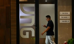 Un employé au siège du groupe de tech VNG, le 8 décembre 2023 à Ho Chi Minh-Ville, au Vietnam