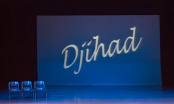 La scène du théâtre à Trappes avant la représentation de la pièce "Djihad", le 15 avril 2016
