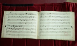 Un cahier de composition de Wolfgang Amadeus Mozart, manuscrit autographe comprenant sept pièces pour harpe et flûte, à la Bibliothèque nationale de France (BnF), à Paris  le 15 juin 2026