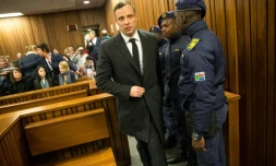 L'athlète paralympique sud-africain Oscar Pistorius arrive au tribunal de Pretoria, le 6 juillet 2016