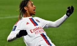 L'attaquant français Bradley Barcola, aprÚs un but avec Lyon face à Troyes, au Stade de l'Aube, le 4 février 2023