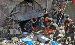 Les recherches continuent à Beyrouth pour tenter de trouver des survivants après l'explosion dans la capitale libanaise, le 6 août