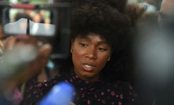 Assa Traoré, soutien de ses frères Bagui, aquitté, et Adama, mort en 2016 peu après son arrestation par les gendarmes. le 9 juillet à Pontoise