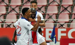 Le milieu portugais du Paris-SG, Danilo Pereira (c), fĂȘte son but avec ses coĂ©quipiers lors du match de Ligue 1 Ă Dijon, le 27 fĂ©vrier 2021