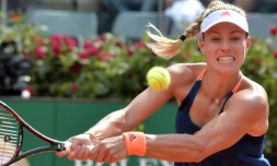 L'Allemande Angelique Kerber face à l'Estonienne Anett Kontaveit au 2e tour du tournoi de Rome, le 17 mai 2017