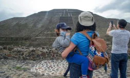 Des touristes jeudi 10 septembre 2020 sur le site archéologique de Teotihuacan, à 50 km de Mexico
