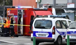 Les services d'urgence à Villeurbanne, dans la banlieue de Lyon, le 31 août 2019, après une attaque au couteau qui a fait un mort et neuf blessés