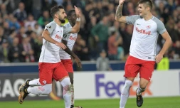 L'attaquant israélien Mounas Dabbur (g) auteur du but contre Marseille, le 28 septembre 2017 à Salzbourg