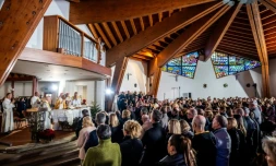 Messe à Crans-Montana en mémoire des victimes de l'incendie dans un bar de cette station de ski suisse qui a fait 40 morts et 119 blessés, le 4 janvier 2026