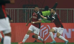 La joie de l'attaquant algérien de Nice, Andy Delort, aprÚs avoir ouvert le score à domicile face au Paris Saint-Germain, lors de la 27e journée de Ligue 1, le 5 mars 2022 à l'Allianz-Riviera