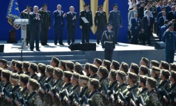 Le président ukrainien Petro Porochenko assiste à la parade militaire organisée à Kiev pour le 27e anniversaire de l'indépendance de l'Ukraine, le 24 août 2018