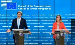Le secrétaire d'Etat américain John Kerry et la chef de la diplomatie européenne Federica Mogherini à Bruxelles le 18 juillet 2016