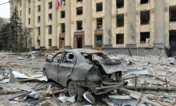 La mairie de Kharkiv en Ukraine frappée par des bombardements russes, le 1er mars 2022