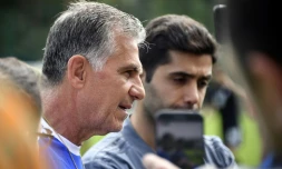 L'entraîneur portugais de l'équipe d'Iran Carlos Queiroz répond aux questions des journalistes durant une séance d'entraînement, le 23 juin 2018 à Bakovka