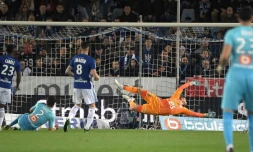 Le défenseur japonais de Marseille Hiroki Sakai (2g) buteur lors du match nul 1-1 à Strasbourg le 3 mai 2019
