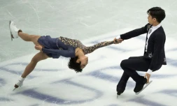 Le couple chinois Wenjing Sui (g) et Cong Han lors du programme court des Mondiaux de patinage artistique, le 20 mars 2019 à Saitama