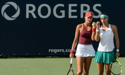 Kristina Mladenovic et Caroline Garcia lors du tournoi WTA de Montréal, le 29 juillet 2016