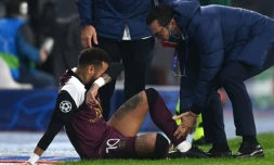 La star du PSG Neymar Jr blessée aux adducteurs lors du match contre Basaksehir en Ligue des champions, le 28 octobre 2020 au stade Fatih Terim d'Istanbul