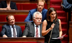 Le députée communiste Elsa Faucillon à l'Assemblée nationale à Paris, le 1er août 2018