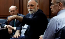 Le cuisinier espagnol José Andres (centre), le 14 mars 2024 au Capitole, à Washington