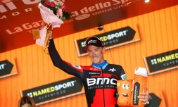Le coureur de la BMC Rohan Dennis, vainqueur de la 16e étape du Tour d'Italie, un contre-la-montre individuel, à Rovereto, le 22 mai 2018