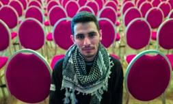 "Le piano, c'est ma vie, c'est mon coeur", rien de moins pour Ayham Ahmad, le pianiste au keffieh, ici au Heimathafen de Berlin, le 12 mai 2016