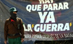 Un membre de l'Armée zapatiste de libération nationale (EZLN) prépare les festivités du 30e anniversaire du soulèvement zapatiste dans une communauté autonome près d'Ocosingo dans l'état du Chiapas dans le sud du Mexique le 31 décembre 2023