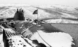 Le sous-marin Koursk, fierté de la force russe de disuassion nucléaire lancé en 1994, sombre le 12 août 2000, lors de manoeuvres dans la mer de Barents, au nord-ouest de la Russie.