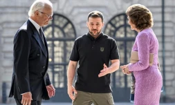De gauche à droite le roi de Suède Carl Gustaf, le président ukrainien Volodymyr Zelensky et la reine Silvia à Stockholm, en Suède, le 31 mai 2024