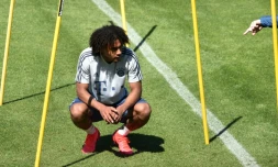 L'attaqant néerlandais Joshua Zirkzee reprenant son souffle pendant un entraßnement du Bayern, à Munich, le 22 avril 2020