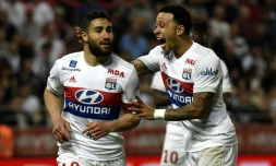 Les Lyonnais Nabil Fekir et Memphis Depay après un but contre Dijon, le 20 avril 2018 au stade Gaston Gérard