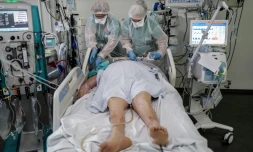 Un patient atteint du Covid-19 dans le service de réanimation de l'hôpital de Colmar, le 22 janvier 2021