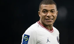Kylian Mbappe avec le PSG contre Angers en Ligue 1 le 20 avril 2022 au stade Raymond-Kopa à Angers