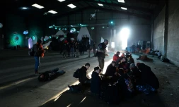 Des participants à la rave party de Lieuron (Ille-et-Vilaine) se reposent dans un hangar désaffecté, le 1er janvier 2021