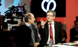 Jean-Luc Mélenchon (D) lors d'une émission sur YouTube présente et chiffre son plan économique pour 2017-2022, le 19 février 2017