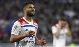 Le milieu de Lyon Nabil Fekir dépité après avoir raté un but face à Nice, le 19 mai 2018 à Décines-Charpieu