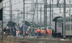 Les secours sur les lieux de la catastrophe ferroviaire prĂšs de Milan, le 25 janvier 2018