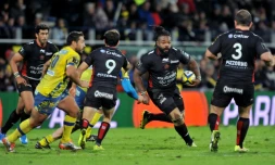 Le centre de Toulon Mathieu Bastareaud lors du choc de Top 14 contre l'ASM Clermont au stade Michelin, le 28 novembre 2015