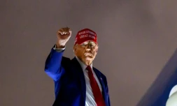 Le président américain Donald Trump à l'aéroport international de Miami, en Floride, le 3 avril 2025