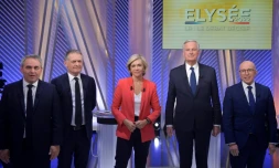 (g-d) Xavier Bertrand, Philippe Juvin, Valérie Pécresse, Michel Barnier et Eric Ciotti, candidats à l'investiture du parti Les Républicains (LR) pour la présidentielle, avant leur débat à Paris, le 30 novembre 2021