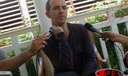 Jeudi 24 novembre 2005 -

Calogero se produira en concert au Tampon le samedi 26 novembre